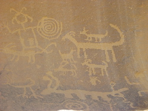 Petroglyphs above Una Vida